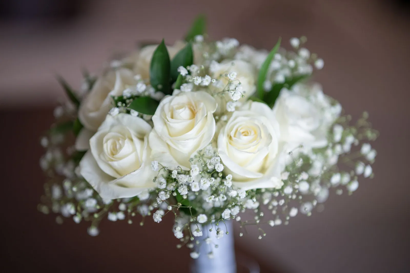 Bouquet da sposa con rose bianche